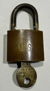 VINTAGE US ARMY AMERICAN Lock Company BRASS Lock / PADLOCK W/KEY H0753 USA - Picture 1 of 6