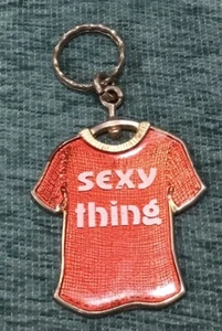 Camiseta Vintage Sexy Thing Roja Metal Llavero Retro  - Imagen 1 de 2
