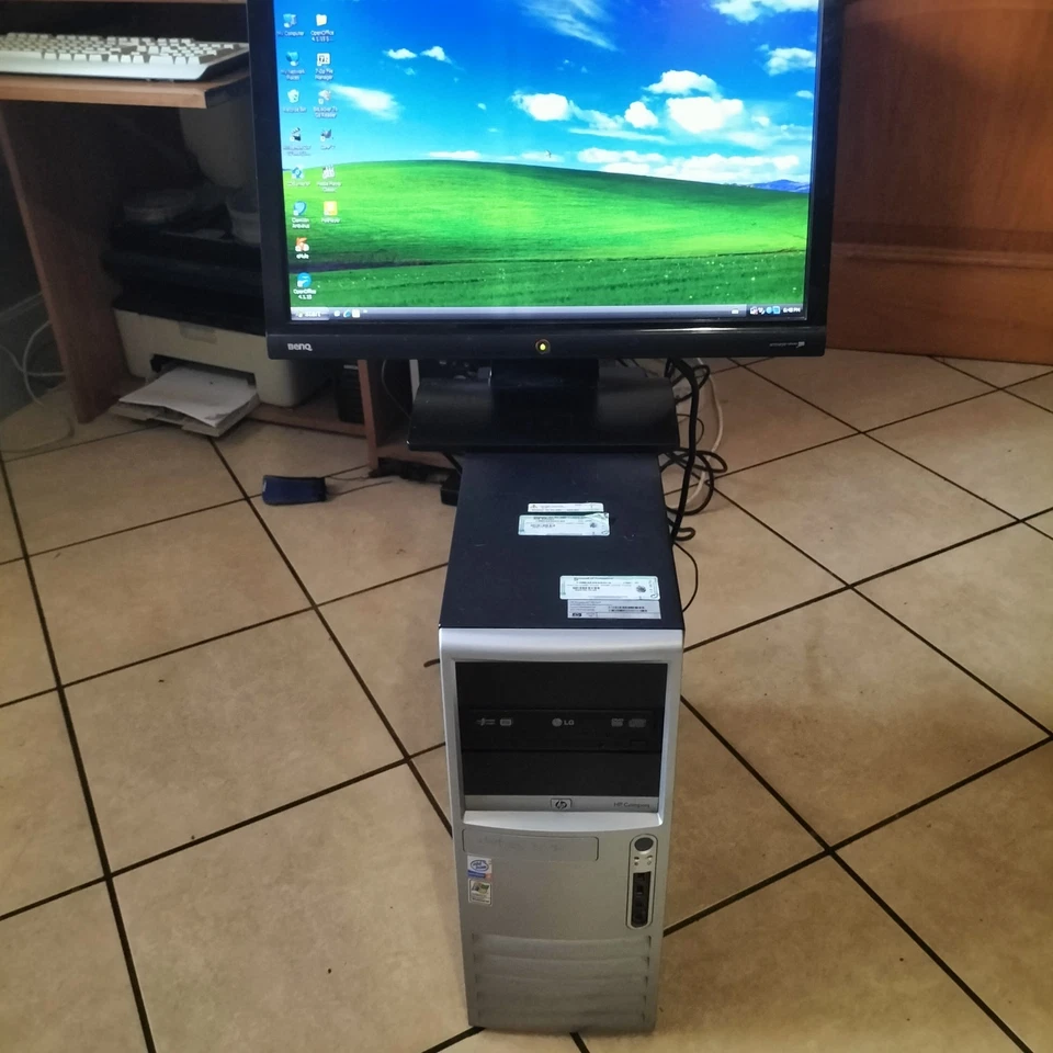 Pc Desktop WIndows XP Pentium 4 HT 3,2GHz RAM1GB HDD80GB HP Compaq DC7100 CMT - Immagine 1 di 4