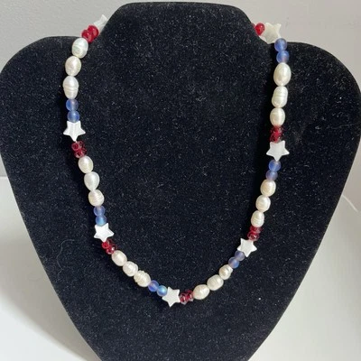Collar Patriótico Con Perlas Genuinas, Cuentas, Estrellas, Rojo Blanco y Azul Lustre Foto 1 de 4