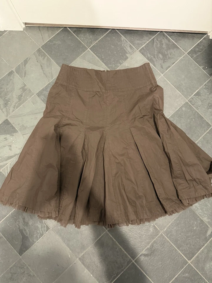 Falda midi plisada marrón Cabi para mujer línea A talla 6 Foto 1 de 3