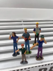 F1108 Greenhills Diecast Metal Painted Spectators x 5 for Scalextric Carrera etc - Picture 1 of 2