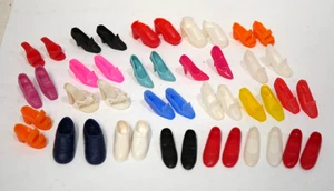 22 pares de zapatos Barbie vintage años 70-80 - sandalias de tacón alto planas - Imagen 1 de 7