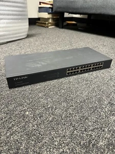 TP-LINK TL-SG1024S 24 Port Ethernet Switch - Picture 1 of 4