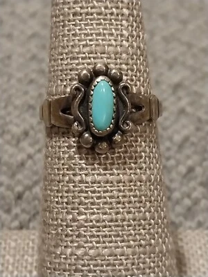 VINTAGE GIRLS STERLING SILVER 925 TURQUOISE SOLITAIRE RING SIZE: 4.75  - Image 1 of 4