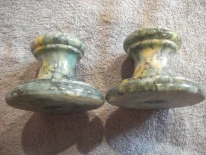 VINTAGE PAIR OF GENUINE ALABASTER CANDLE HOLDERS MADE IN ITALY (2 3/4" TALL) - Picture 1 of 4