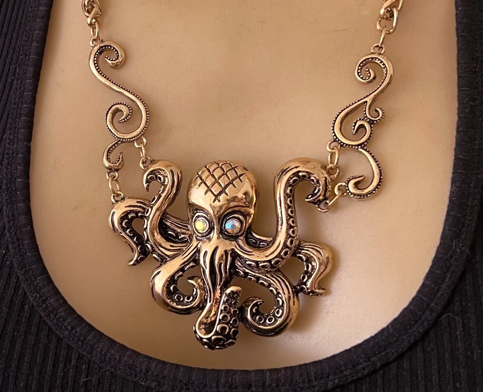Collar pulpo enorme colgante babero inspirado en Cthulhu Foto 1 de 4