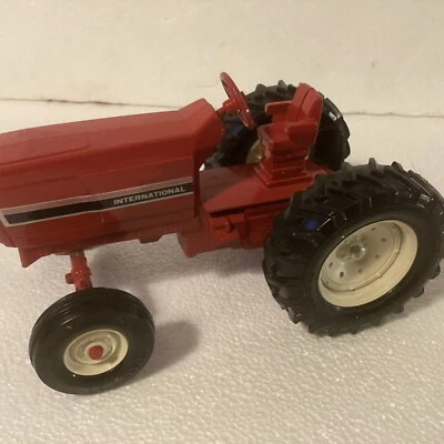 VINTAGE ERTYL INTERNATIONAL RED TRACTOR 18-4-34 - Image 1 of 4