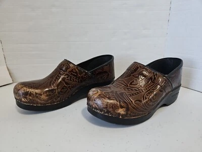 Коричневые сабо Dansko для кормления с цветочным рисунком резиновые подошвы размер 40 - Изображение 1 из 4