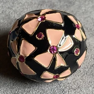 Betsey Johnson Black Enamel Pink Bows & Crystal Dome Ring Stretch - Picture 1 of 4