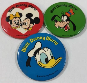 3 bottoni vintage Walt Disney World pippo Minnie Topolino Paperino distintivo - Foto 1 di 6