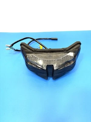 11-13 YAMAHA FZ8 LUZ FRENO TRASERO LUZ TRASERA INTERCALADA INTERMITENTES Foto 1 de 4