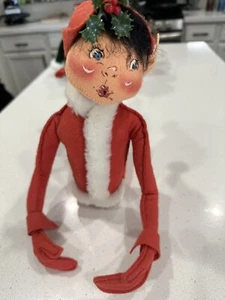 1998 Annalee große 22” - 24” rote Weihnachtselfe, spitzes Ohr, Haare, hergestellt in den USA - Bild 1 von 12