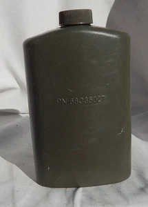 Botella de agua de plástico verde supervivencia piloto y tripulación del ejército de Estados Unidos USN USMC USAF - Imagen 1 de 3
