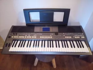 Keyboard Yamaha PSR S670 - Picture 1 of 1