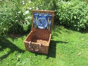 Vintage Optima small wicker picnic hamper gift storage display hamper basket - Picture 1 of 7