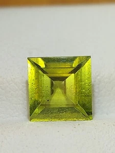 High sheen peridot gemstone - faceted natural green Chrysolite 2.10 CTS - Picture 1 of 10