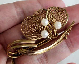 Prendedor vintage genuino perla imitación filigrana hojas tono dorado 2" - Imagen 1 de 4