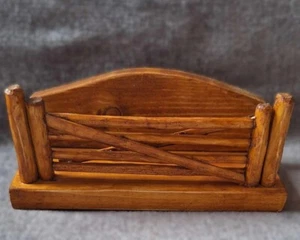 Vintage. Handgefertigter Briefständer aus Holz, Schreibtisch Organizer. Bauerntor Motiv - Bild 1 von 5