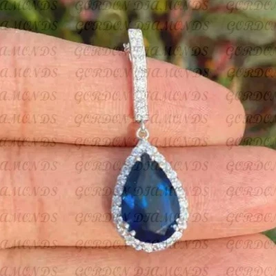 Colgante con halo de diamantes y zafiro natural talla pera de 3,70 quilates enchapado en platino 950PT Foto 1 de 4