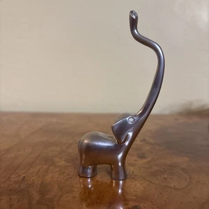 Soporte de anillo vintage elefante tronco largo tono dorado con ojos de estrás - Imagen 1 de 4