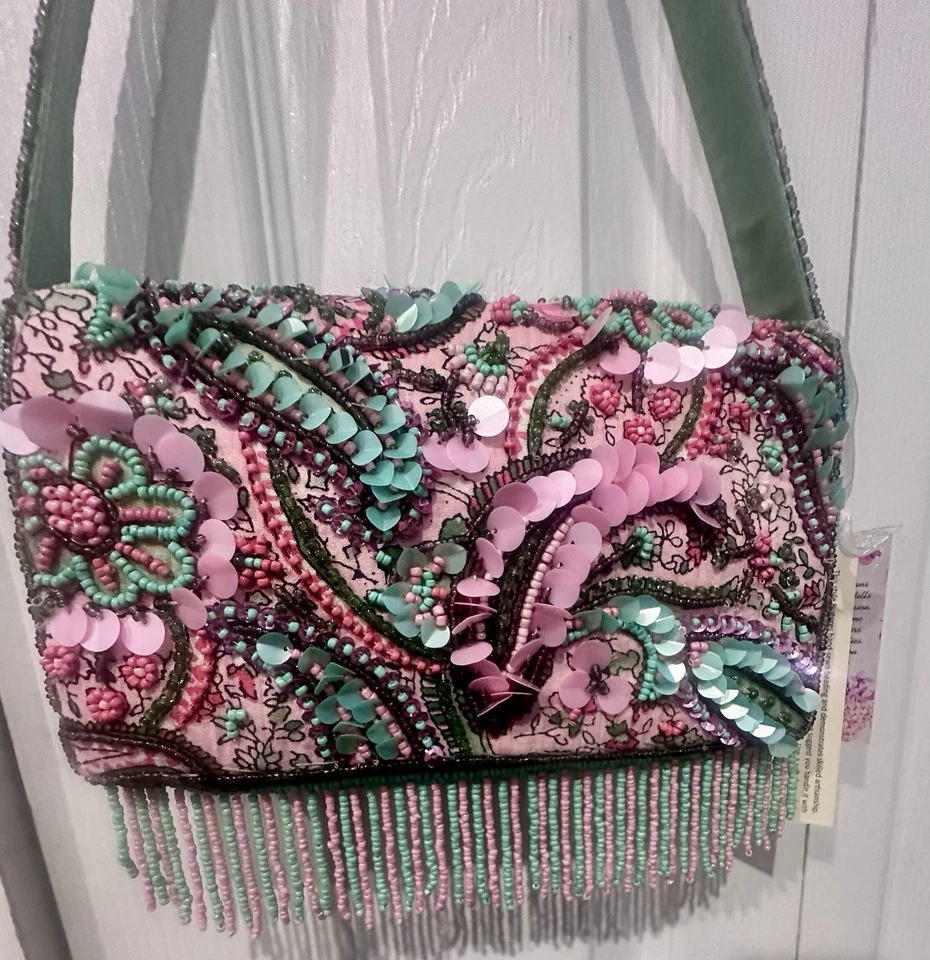 Bolso Viral con Flecos Cuentas Hecho a Mano en India TikTok Nuevo con Etiquetas Rosa Verde Aqua Paisley Foto 1 de 4