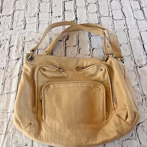 Bolso de Hombro de Cuero Perlina Desnudo Buff Plata Suave Hardware Logotipo - Imagen 1 de 8