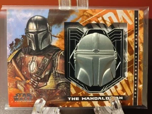 2020 Topps Star Wars The Mandalorian Season 1 Medallion M-MH Mandalorian Helmet  - Picture 1 of 3