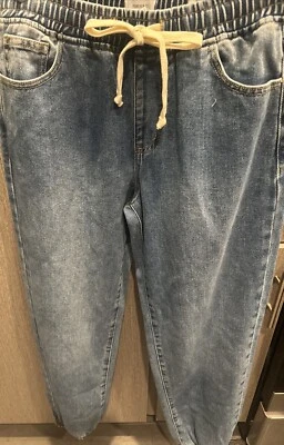 Forever 21 青少年牛仔慢跑裤 S 码 — 第 1/3 张图片