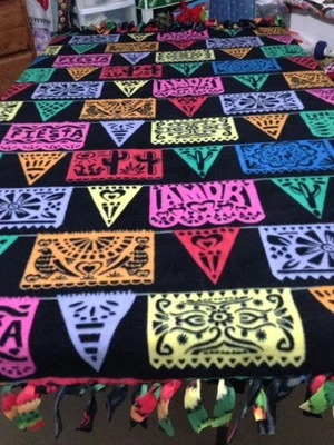MANTA ATADA ANUDADA DE VELLÓN--Cinco de Mayo-Chiles/Fiesta Aprox 72" x 60" Foto 1 de 4