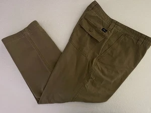 Dockers Casual Pants Men’s Size 40X30 Khaki Pants Straight Leg Flap Pocket - Picture 1 of 8