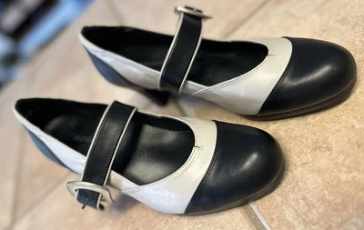 Tacones para mujer Kumfs Mary Jane blanco y negro talla 40 - EE. UU. 9,5 Foto 1 de 4