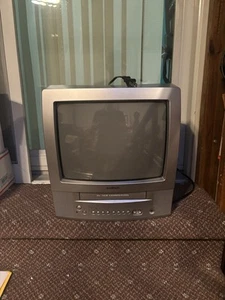 Toshiba MV13P2-Inch VHS TV VCR Combo Retro Gaming CRT TV -Tested No Remote ! - Picture 1 of 10