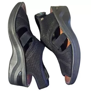 Sandalias Bzees cómodas elásticas ajustables negras zapatos informales para mujer precio de venta sugerido por el fabricante 7 $95 - Imagen 1 de 11
