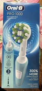 Oral B Pro 1000 Rechargeable Toothbrush Blue New - Picture 1 of 1