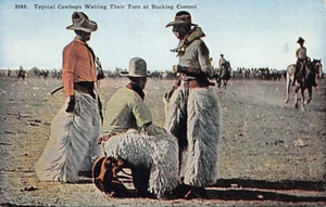 Postal: Vaqueros típicos esperando su turno en el concurso Bucking, DB 1910 sin usar - Imagen 1 de 2