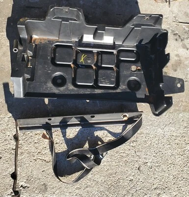 Dodge Challenger 2008-2023 soporte bandeja batería soporte OEM 05112061AK Foto 1 de 4