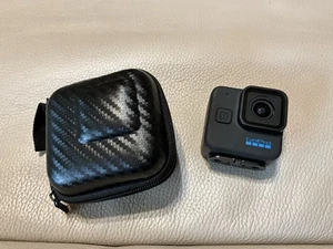 GoPro HERO11 Black Mini –Wasserdichte Actionkamera 27 MP 5,3K60, Stabilisierung - Bild 1 von 13