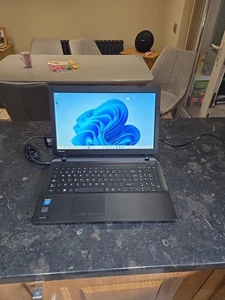 Toshiba Satellite C50-B-14D 15.6" Win 11 Pro 240 Ssd 4 Gb Ram Intel Celeron  - Picture 1 of 10