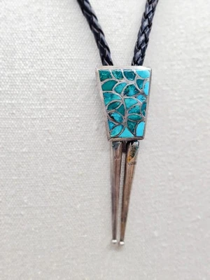 Bolero turquesa de plata esterlina nativo americano • Bolo turquesa con incrustaciones de mosaico Foto 1 de 4