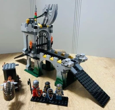 LEGO 8822 Castle Knights Kingdom Gargoyle Bridge Complete Set  - Image 1 of 4