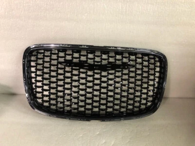 Grelha Chrysler 300 2016-2020 6DF46DX8AB OE - Imagem 1 de 3