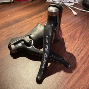 Shimano Ultegra ST-6800 Set 2x11s Shifter / Brake Control Levers used from Japan - Picture 1 of 4