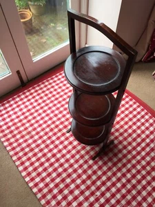 Viktorianischer antiker klappbarer dreistufiger Kuchenständer aus Holz Vintage - Bild 1 von 4