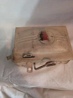 Caixa de interruptores elétricos americana vintage funcionando - Imagem 1 de 3