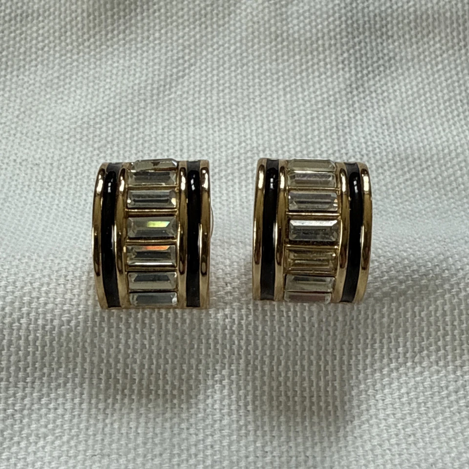 Pendientes brazalete Christian Dior con piedras centrales corte esmeralda y detalles negros Foto 1 de 4