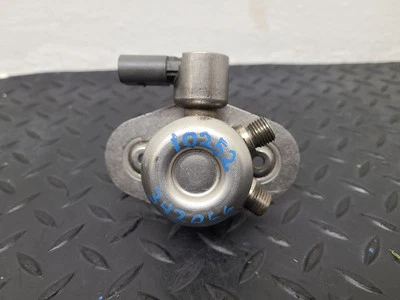 Bomba de combustible de alta presión BMW 320i 12-18 OEM 13517584461 Foto 1 de 4