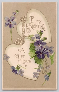 Tuck Valentine Postkarte Veilchen & Herzen geprägt unbenutzt um 1910 - Bild 1 von 3