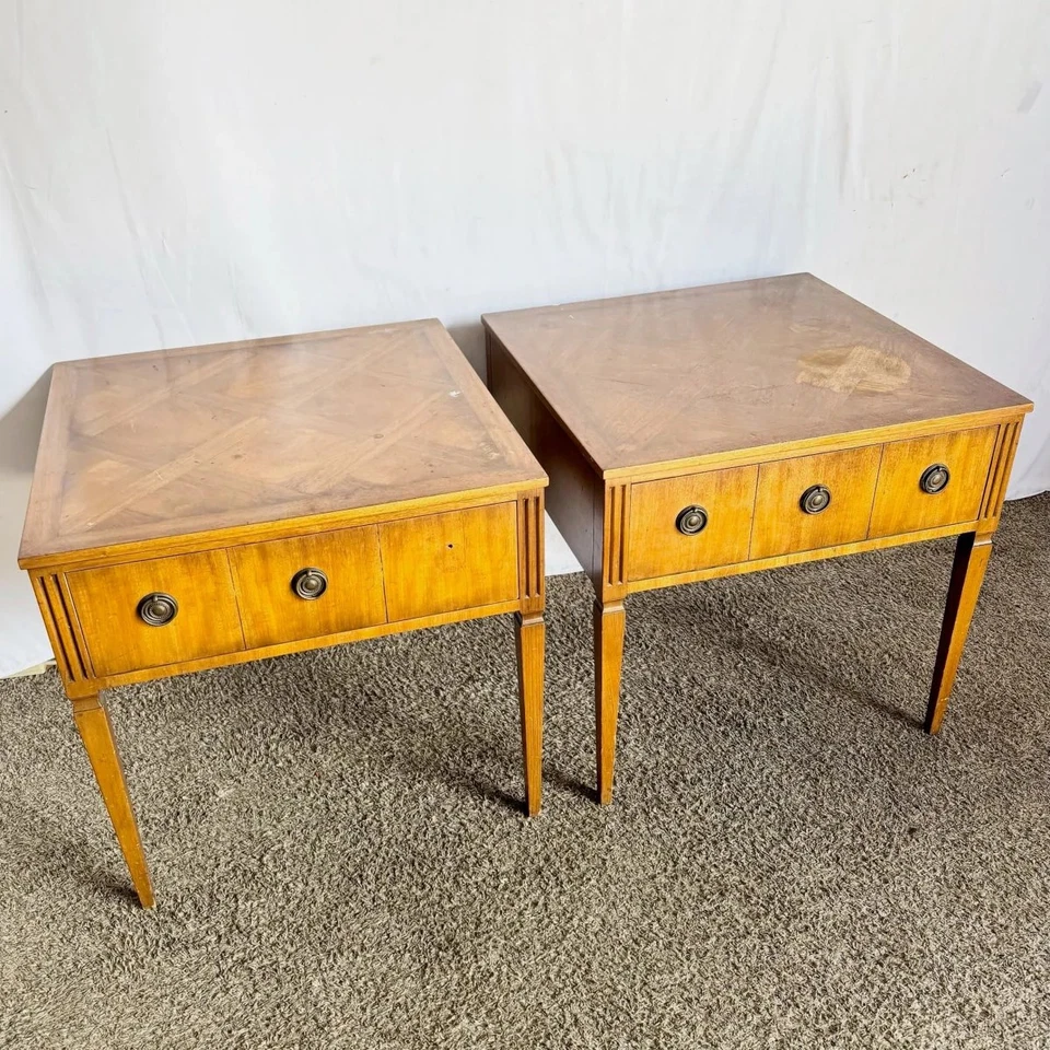 Mesas auxiliares cuadradas de parquet Kittinger - Un par Foto 1 de 1