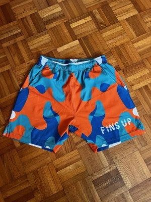 Pantalones Cortos de Rendimiento Camuflados Miami Dolphins “Fins Up” Medianos Foto 1 de 4